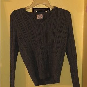 gray knit long sleeve sweater